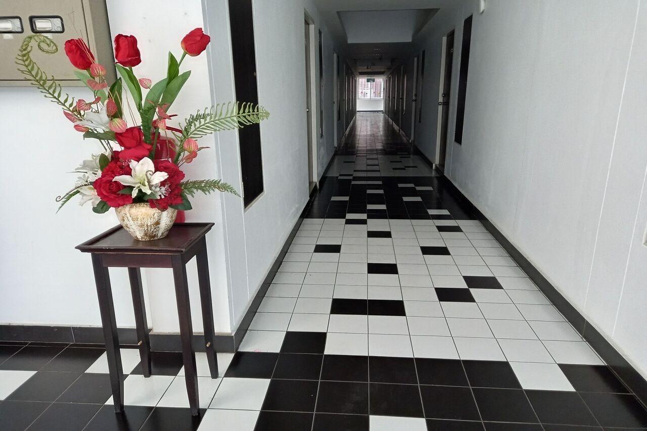 Ruan Plaisoi Apartment Bangkok Extérieur photo