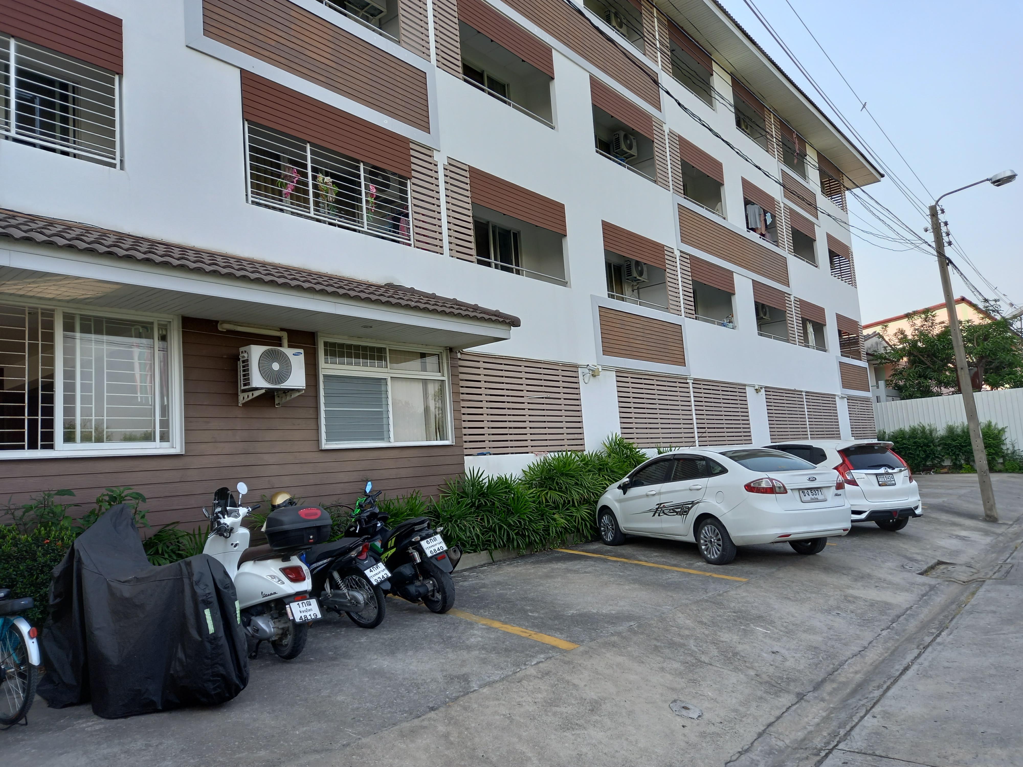 Ruan Plaisoi Apartment Bangkok Extérieur photo