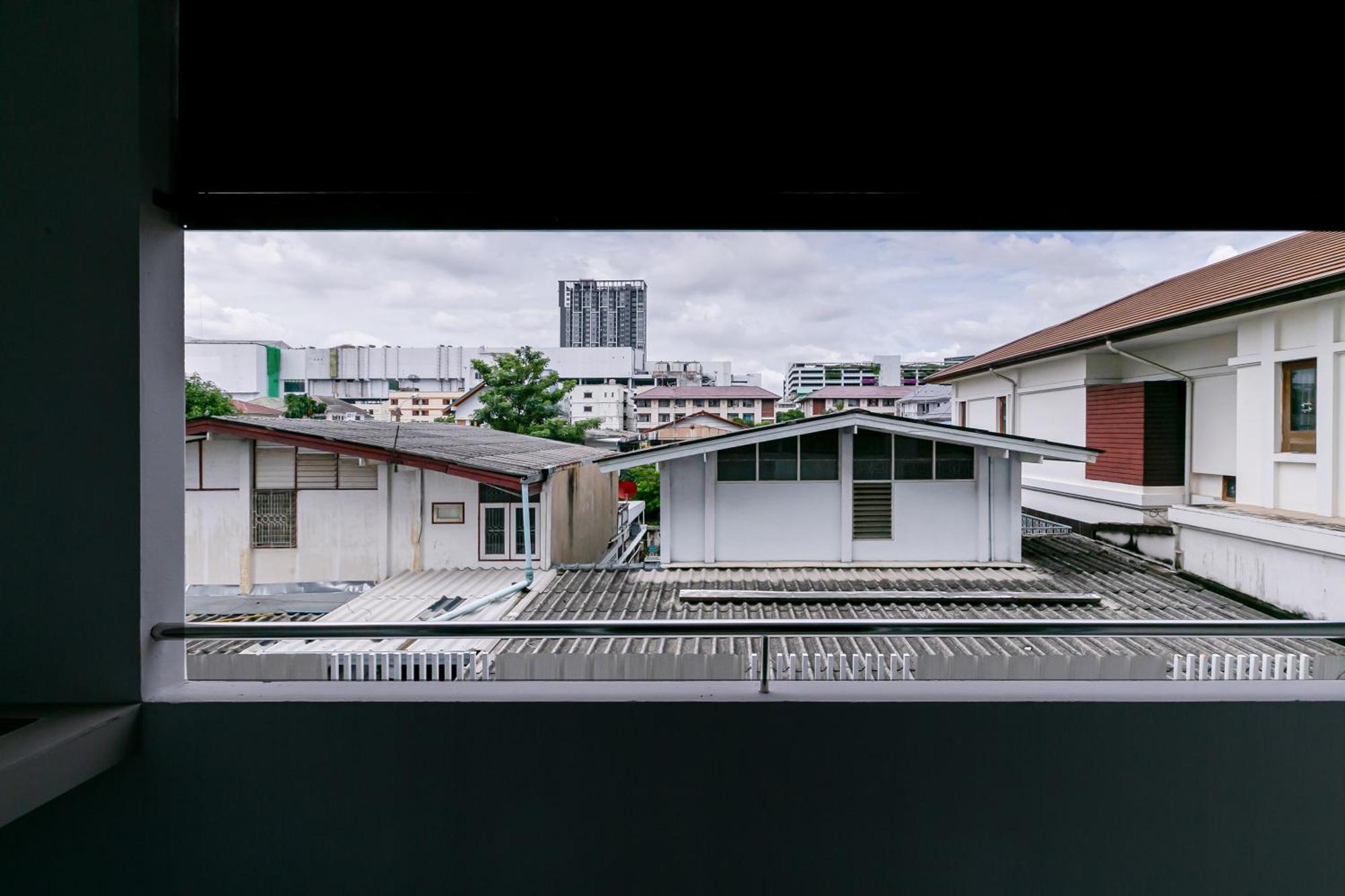 Ruan Plaisoi Apartment Bangkok Extérieur photo