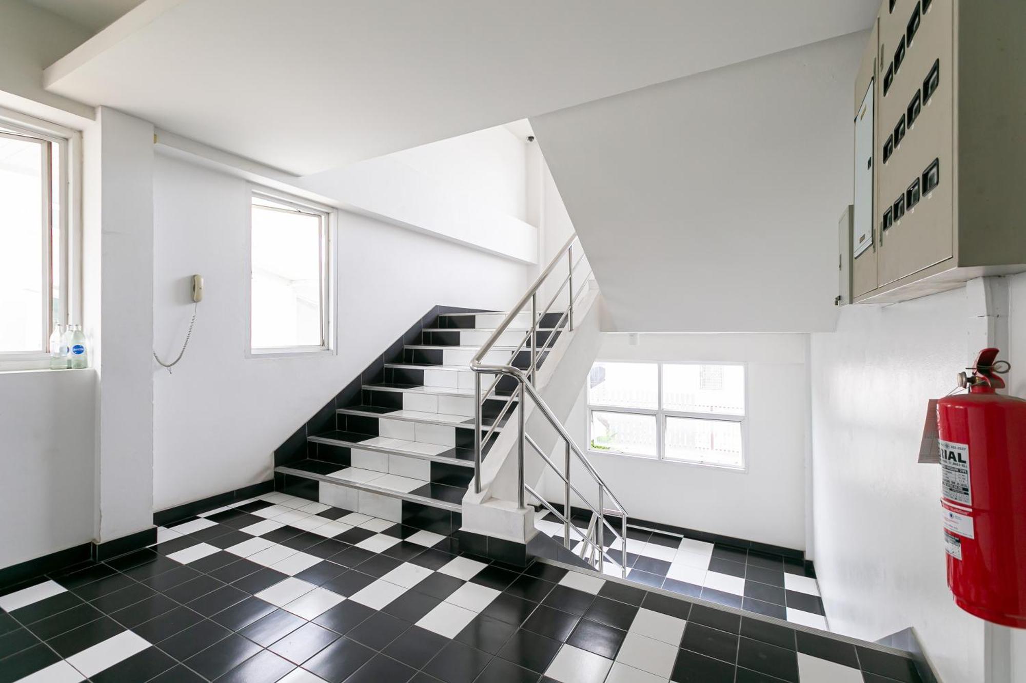 Ruan Plaisoi Apartment Bangkok Extérieur photo
