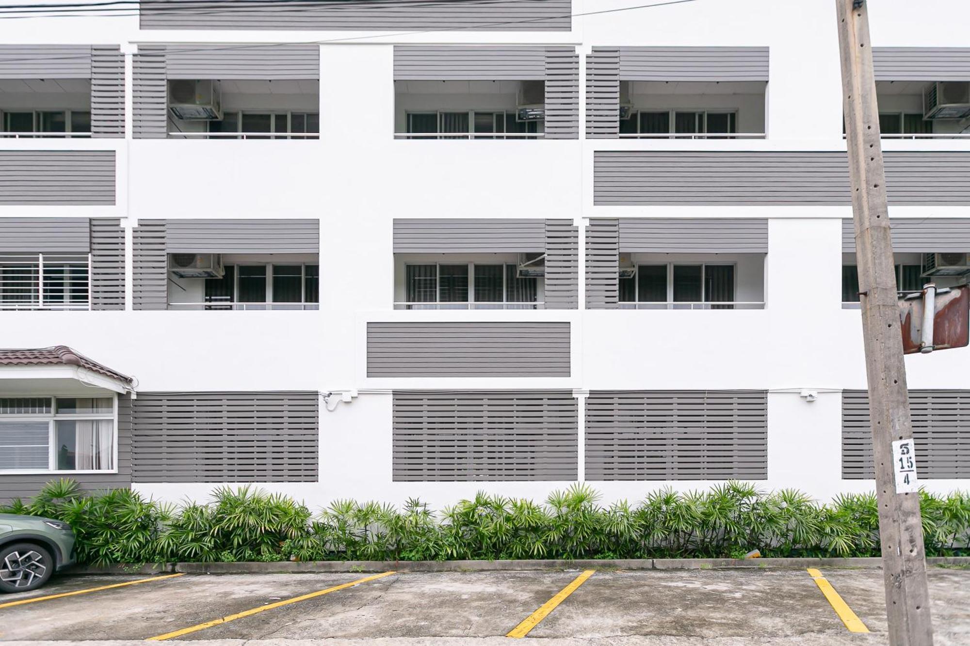 Ruan Plaisoi Apartment Bangkok Extérieur photo