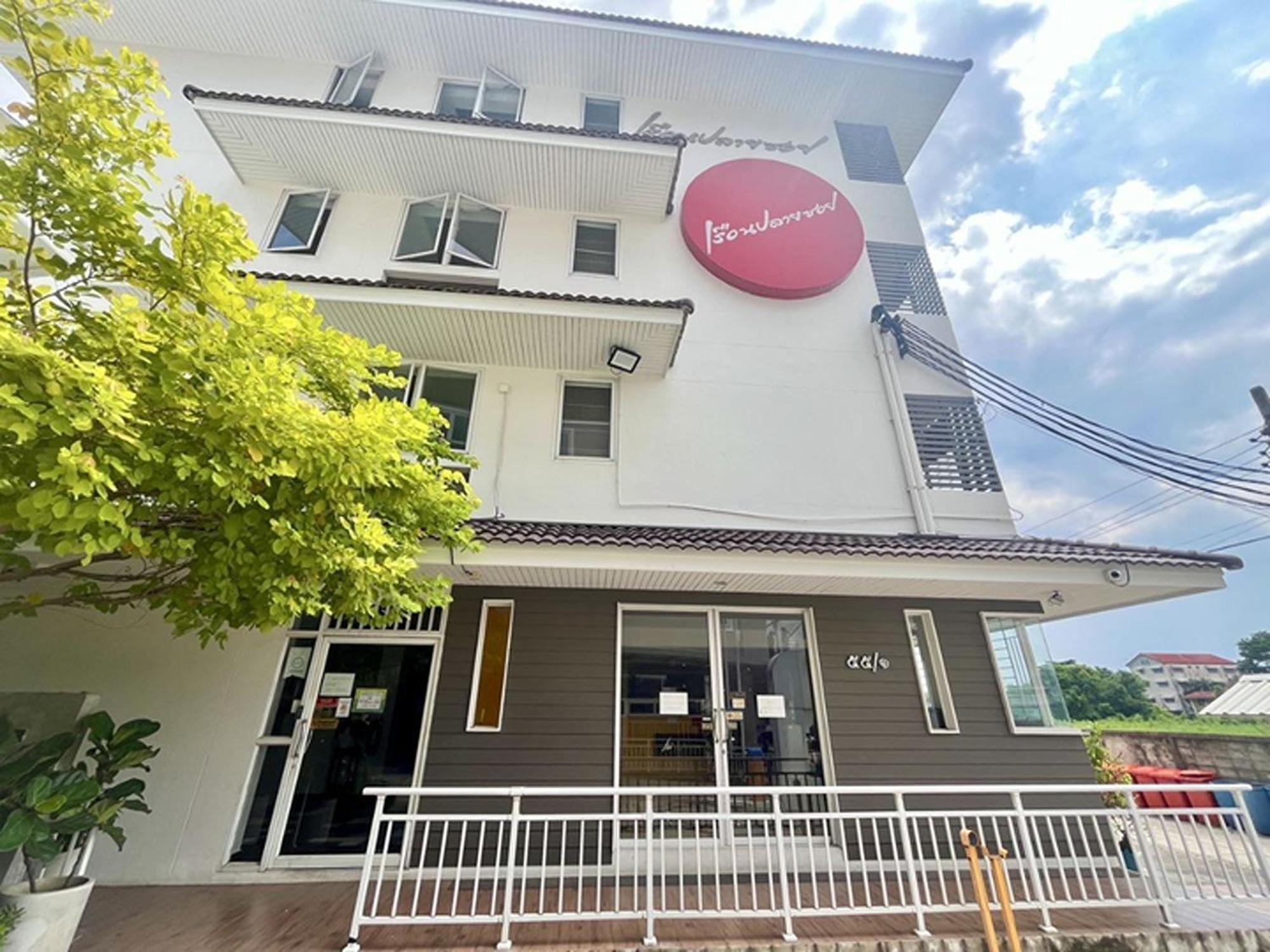 Ruan Plaisoi Apartment Bangkok Extérieur photo